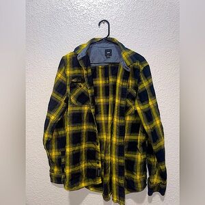 ‘VANS OFF THE WALL’ CHECKERED CLASSIC FIT FLANNEL W/ POCKETS!! SIZE M!!